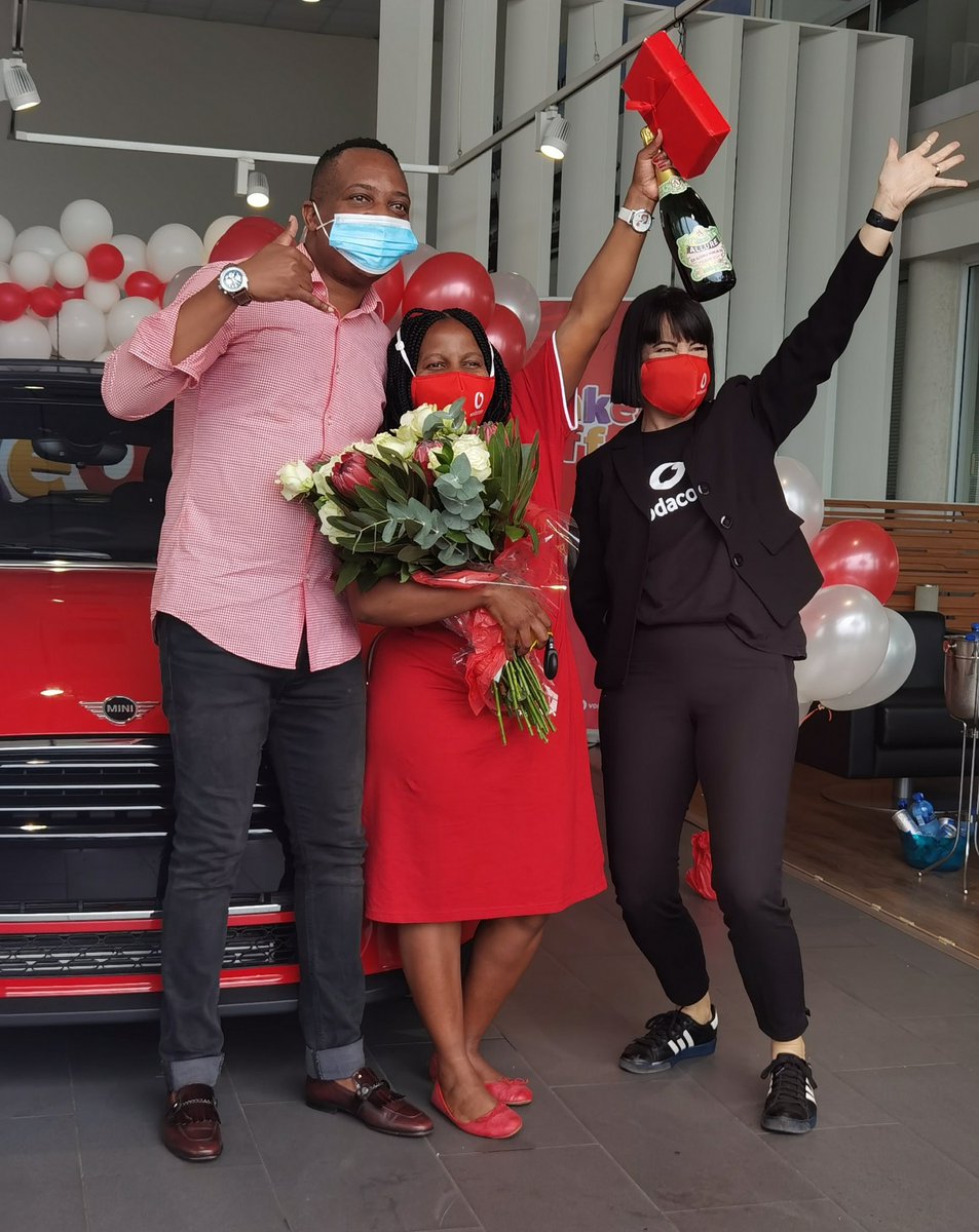 TsietsiRubbish's tweet photo. With the winner of a new Mini Cooper from @Vodacom #ShakeOff2020 competition. Congratulations Sisiπβ¨π https://t.co/aI1FDHwhgx