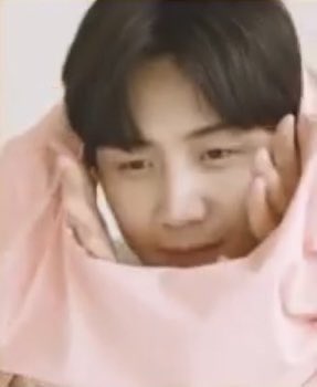seonhofairy's tweet photo. where is seonho?          seonho is here https://t.co/ieYBQEAwT3