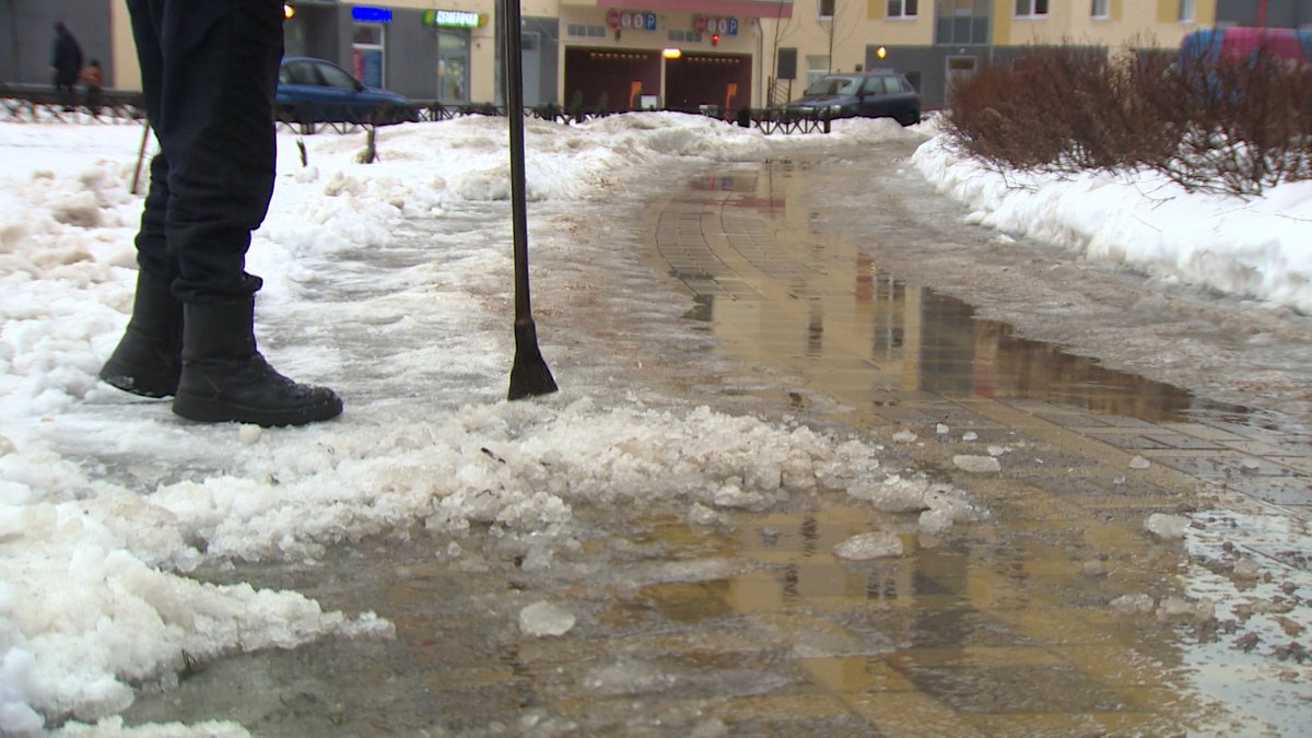 река уфа озеро теплое. озеро на ольги форш. вода в калининском районе. девушка купается в пруду. прорвало трубу во дворе.