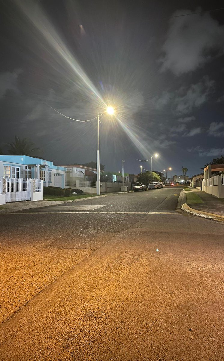 Con café ☕ en mano ✊ y el país en el corazón ❤... Ayer visitamos el área de Villa Fontana Park con brigadas de <a href="/AEEONLINE/">Autoridad de Energía Eléctrica</a> se identificaron 51 focos a reemplazar, hoy continuamos.