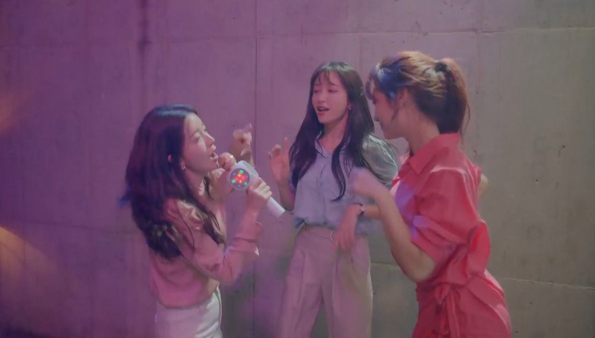 kdramatreats's tweet photo. #NotYetThirty is about the lives of three girl bestfriends in their early 30's.
Seo Jiwon (In-Sun) is a famous webcomic writer who met his first love, Lee Seung Yoo (Min Hyuk) after 15 years and the it turned out it's her new manager. SO EXCITED FOR MORE EPS! 🥰 #NotYetThirtyEP1 https://t.co/CAZfMMIsza