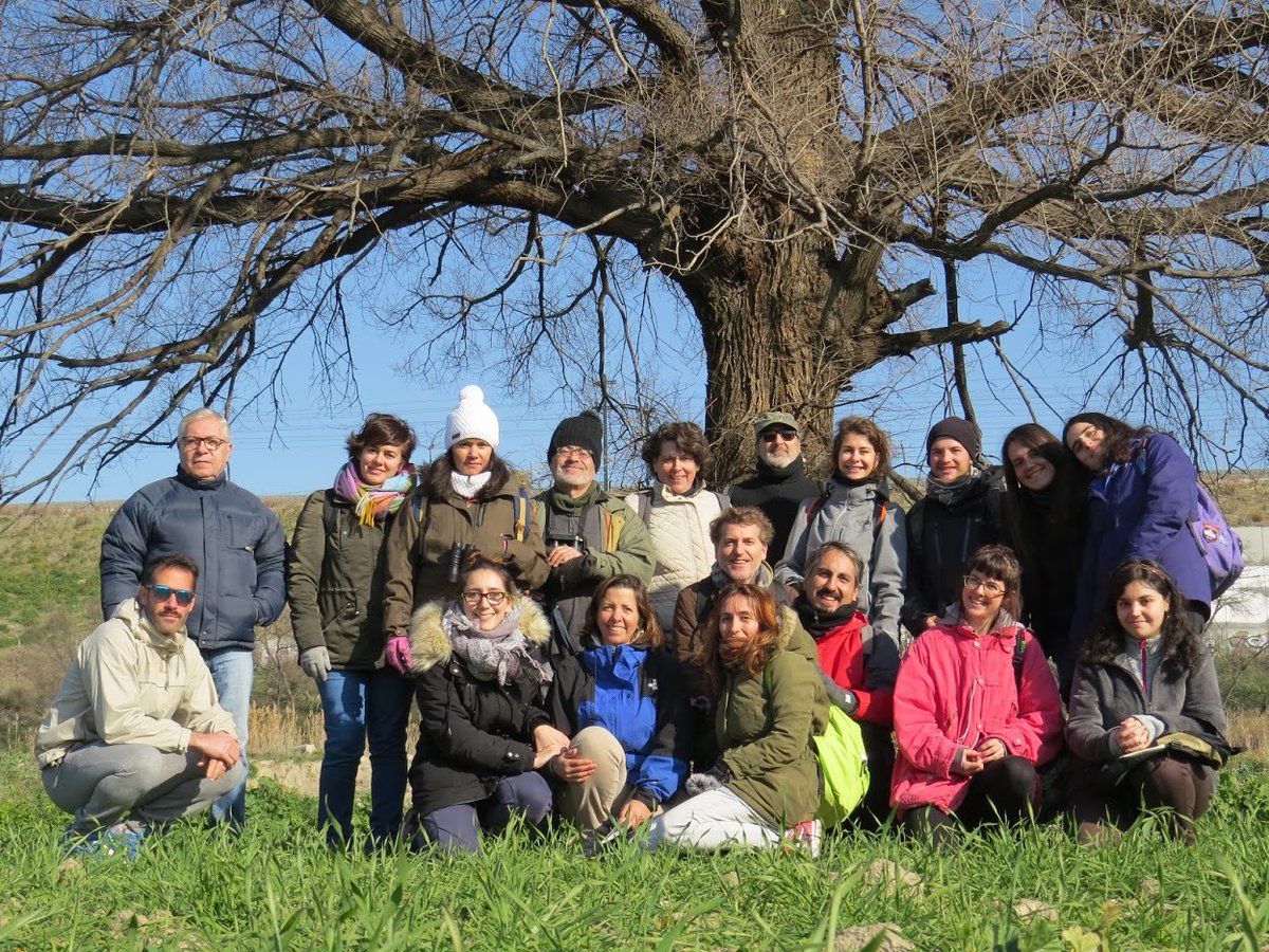 En VILLAVERDE, una nueva hornada de Educadores Ambientales (tengo el honor de impartir alguna práctica) van a ser "Profesionales". Como "Raquel Ortega" que ha hecho con nosotros (más de un año 😱) las prácticas de forma de una forma tan "sobresaliente" GRACIAS!!! 👏👏