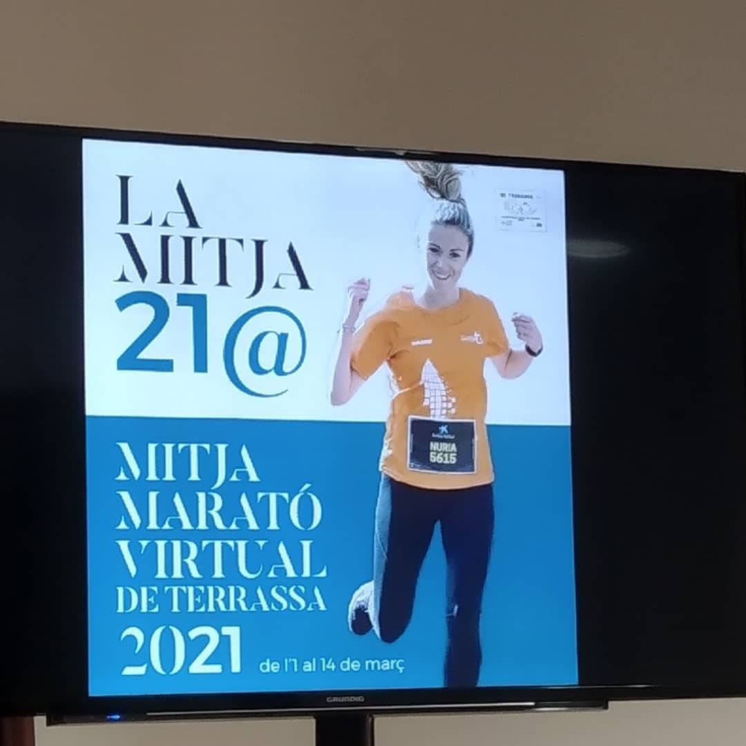 XapaCdT's tweet photo. En representació d'@aalbaterrassa  a l'acte de presentació de la Mitja Virtual impulsada per la @MitjaTerrassa. Moltes gràcies per comptar-hi any rere any! #Terrassa #esport #valors https://t.co/7TjMIXYzPZ
