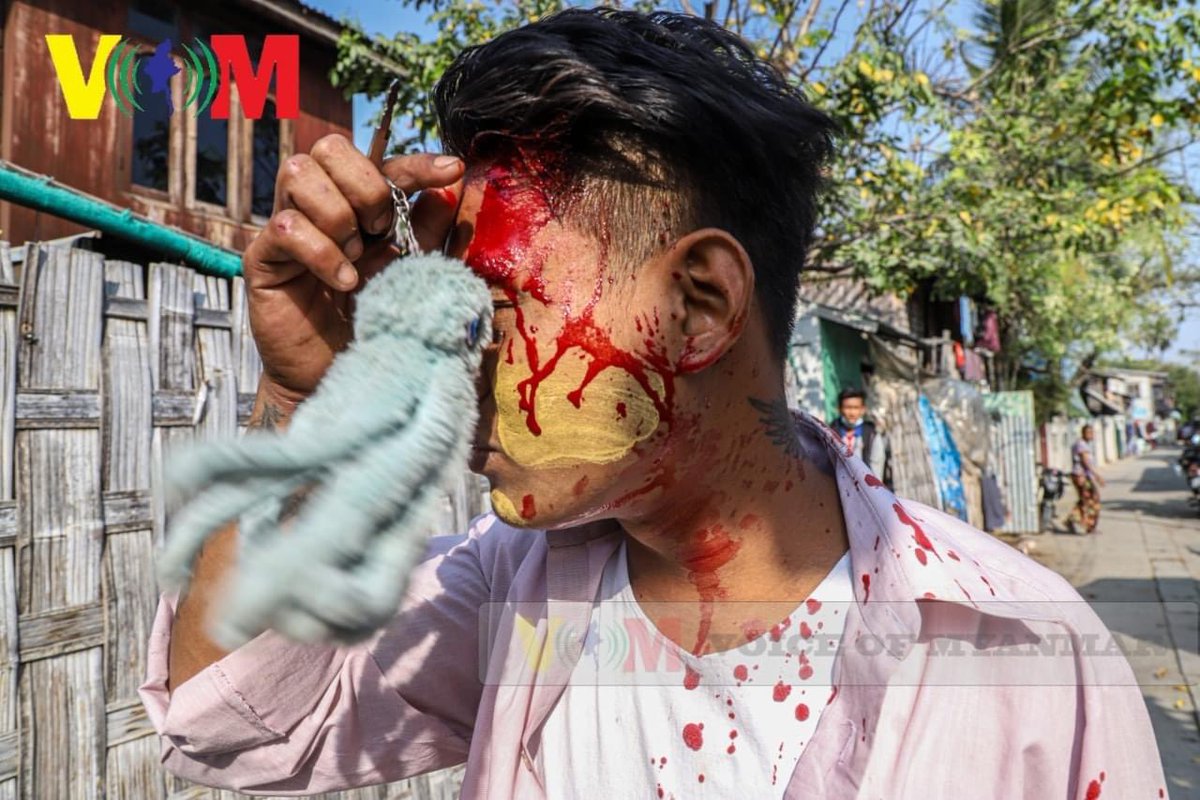 naingtun93's tweet photo. An innocent child was shot with slingshot by the soldier on the moving military convey.Plz Take immediate action against abominable child abuse of terrorists under the order of military dictator.
#WhatsHappeningInMyanmar
#Feb26Coup https://t.co/yP0E0mbAnv