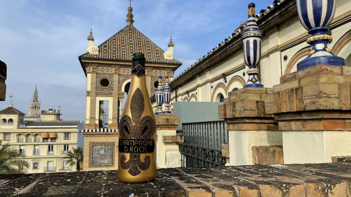 GTIBeverages's tweet photo. 5 star with VIEWS @drockchampagne #HotelAlfonsoxiii #Seville https://t.co/gEzYVajQYs