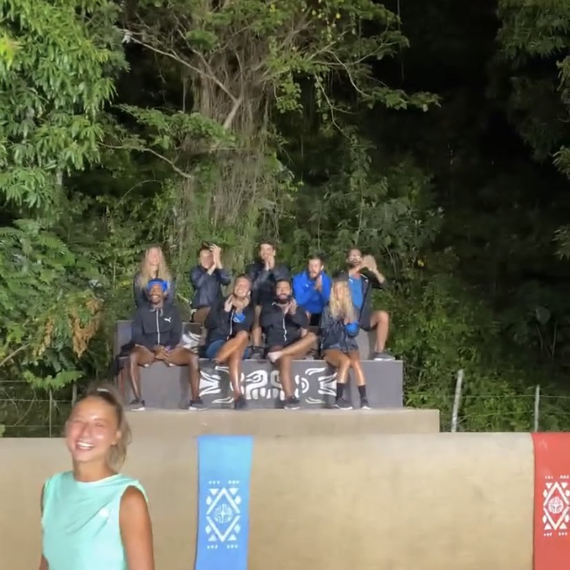 poyraz voleybol oyununda acun medyayi destekliyor maalesef poyraz ac kalmasin diye eller duaya