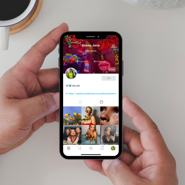PembrokeAndRye's tweet photo. Is this the end of @Instagram? 📱
Make way for the next social media app that’s taking Gen-Z by storm, @TheHive_Social. According to @TeenVogue, 1k users are signing up every 5 minutes. But is it worth the hype? @EmmaYardley7 shares her thoughts 👉https://t.co/WdlqUTnEDg https://t.co/Fyw6JUyYz2