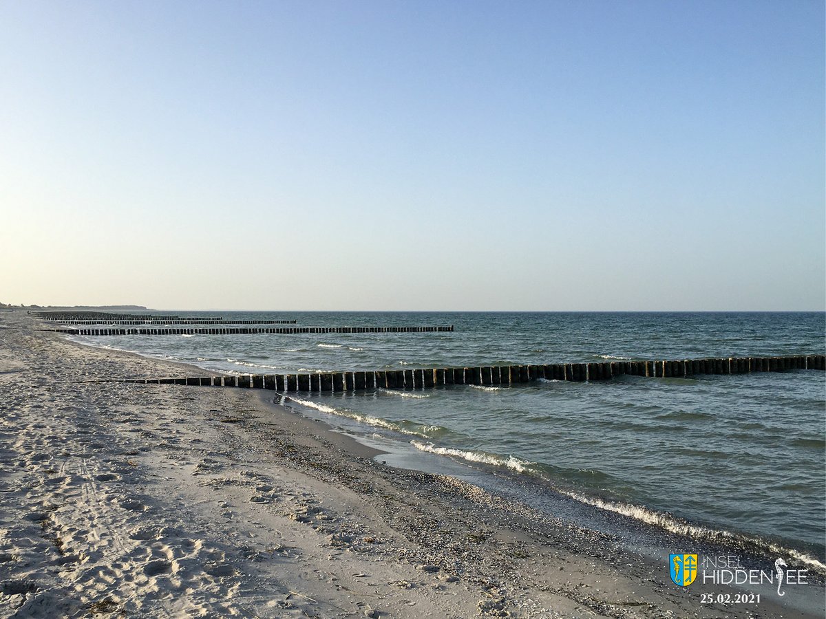 Guten Morgen! ☕️
Wir senden euch ganz liebe Grüße.
Genießt den Tag - wir denken an euch und schicken euch etwas Ostsee nach Hause. 😊

#hiddensee #seebad #bleibtgesund #strand #ostsee #samstags