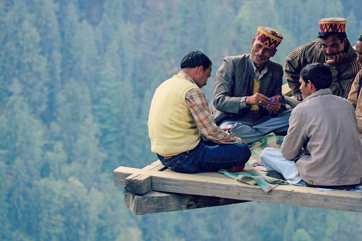banjaracamps's tweet photo. Life in the Himalaya unraveling
at its own pace 🐢 💯
.
Local folks thoroughly immersed in a game of ‘Seep’ next to our retreat at Sojha. ♠️♥️♣️♦️
.
.
.
.
.
#banjaracamps #sojha #himachal https://t.co/pDton24lcM