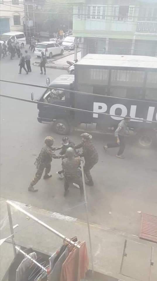 Yuki,a Japanese journalist who was arrested on the morning of Feb26 was released in the evening because of being a citizen of powerful Japan but more than 100 Myanmar detainees are still being held in unknown places.
#WhatsHappeningInMyanmar
#Feb26Coup