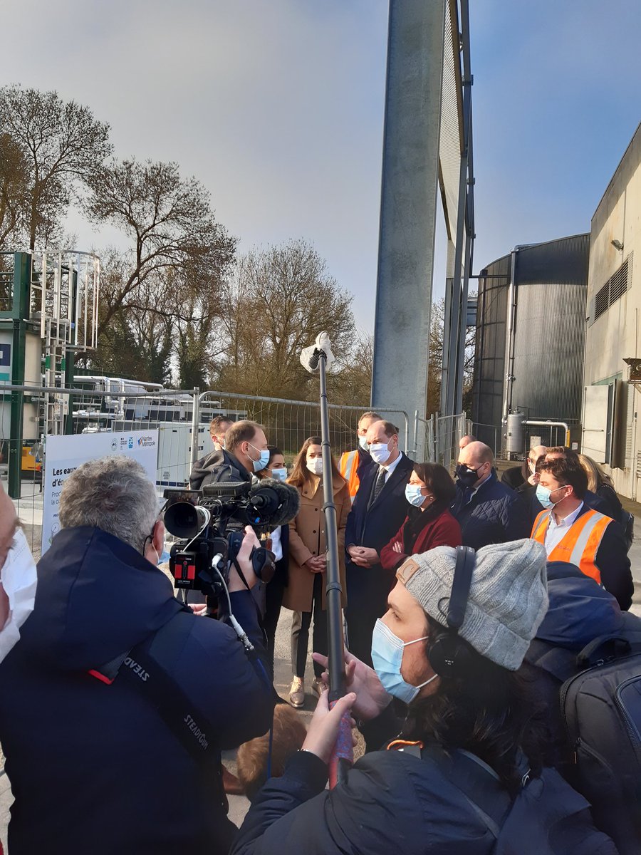 Ce matin visite de <a href="/JeanCASTEX/">Jean Castex</a> sur la station de traitement des eaux usées de Petite Californie <a href="/VilleReze/">Ville de Rezé</a>. Une station de <a href="/NantesMetropole/">Nantes Métropole</a>, exploitée par @suezFr, exemplaire de la transition écologique. Plus de 2000 logements alimentés en énergie verte par la station dès juin.