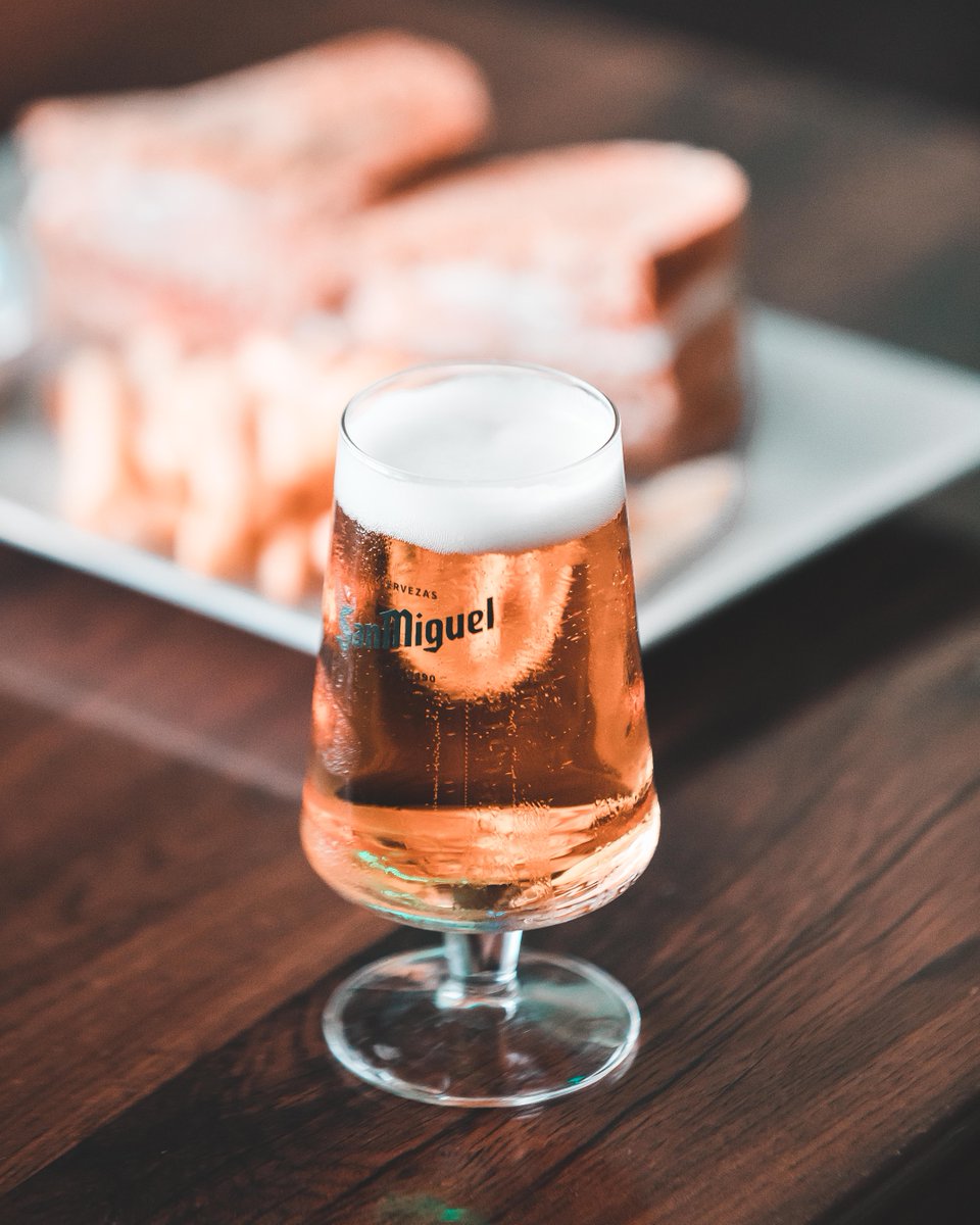 Estábamos deseando de volver a compartir con vosotros buenos momentos llenos de felicidad 😊 
Empieza el fin de semana de la mejor manera, con nosotros 🌟

#ThatsLife #Marbella #CostadelSol #Terraza #Beer #Cerveza