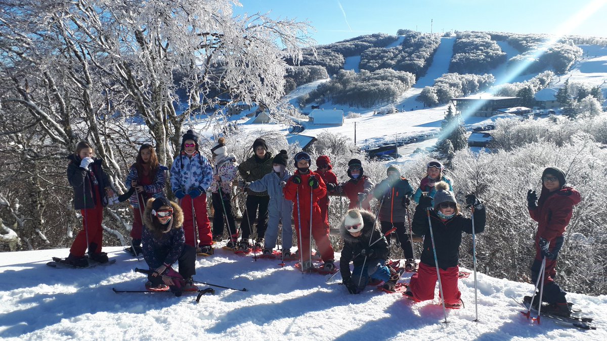 AveyronUsep's tweet photo. 1000 élèves aux journées neige❄ Usep Aveyron.
21 journées organisées 
43 classes ont découvert les activités de raquettes et ski de fond. https://t.co/LkxrkGpdH9