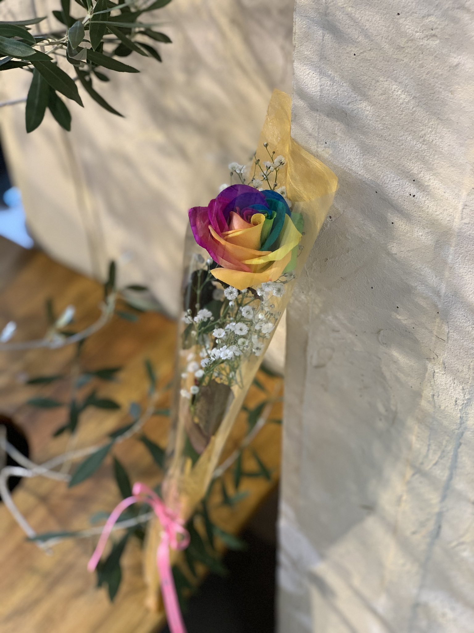 ローズショップ 旅立ちの日に贈るフラワーギフト レインボーローズの花言葉は 奇跡 レインボーローズ 卒業式記念品 T Co I678ofcerd T Co Dkfz0rn28v Twitter