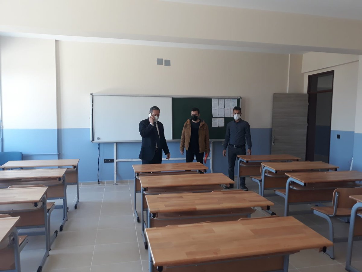 GolmarmaraMEM's tweet photo. Kavuşmaya günler kala;)
Okullarımızda hazırlıklarımız tamam, İlçe Müdürümüz Şube Müdürümüzle beraber İlçemizdeki ilk ve ortaokulları ziyaret ederek alınan önlemleri ve yapılan çalışmaları yerinde gördüler. Şimdi tek eksiğimiz evlatlarımız 🥰 https://t.co/jV5IkrpOIo