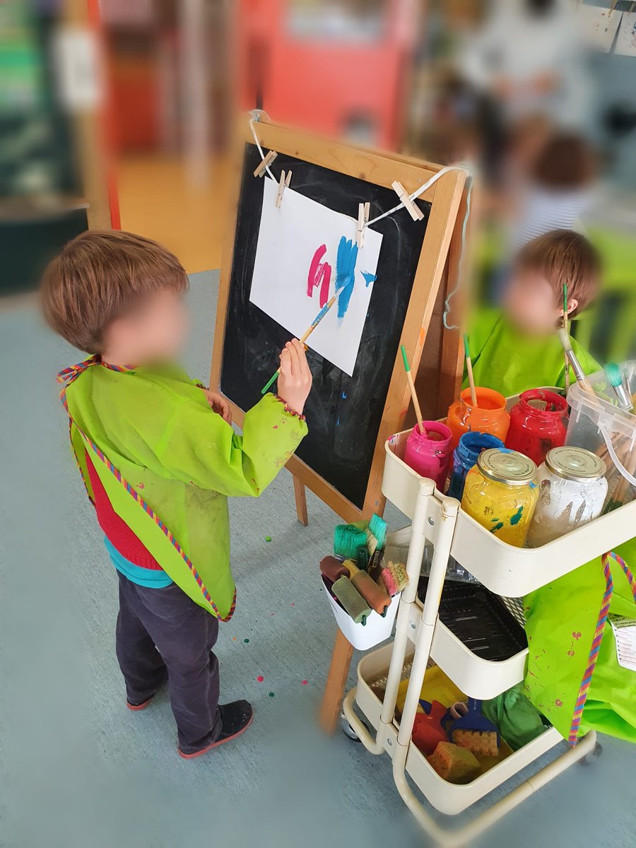EscolaOlivera's tweet photo. Els infants de #P3 #comunitatdepetitesipetits som uns grans artistes! 🖌️👩‍🎨👨‍🎨🎨🖼️ #expressar #art #crear #descobrir #femescola @AMPA_OLIVERA https://t.co/y1ornfwsZI