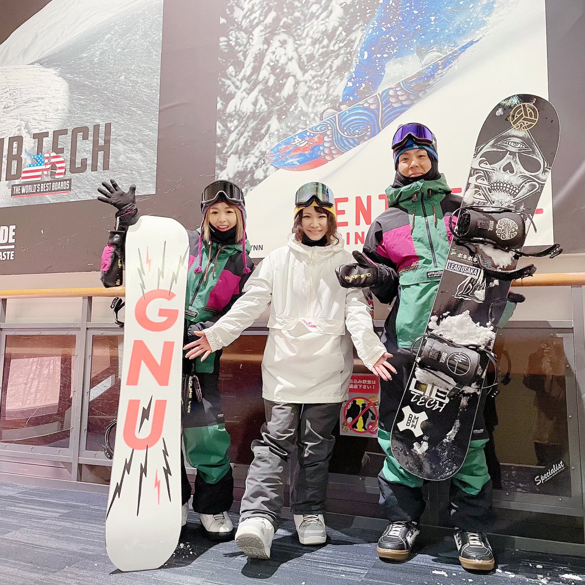 スノークイーンオブぐんま 小暮です 川場スキー場 で山本凌さんとともみさんにセッションしていただいちゃいました ありがとうございました ペアルックいいなぁ かわいいよね 2 28までvolcom Week開催中 神出鬼没のvolcomくんを