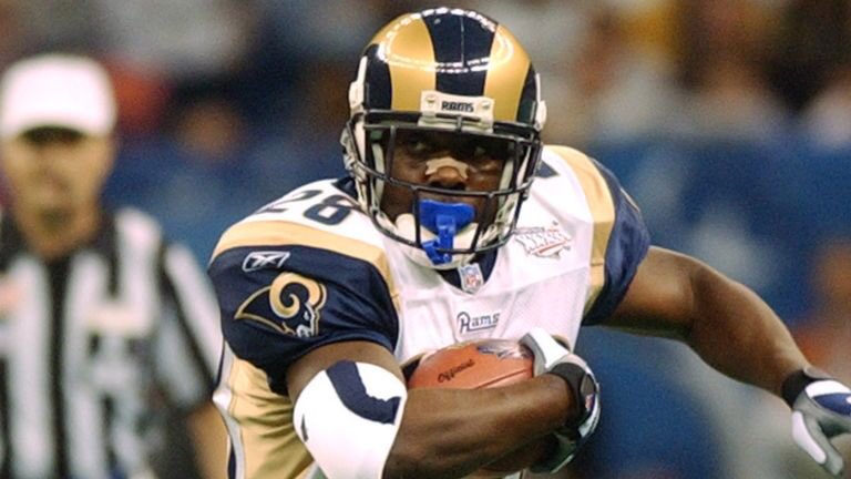 7 Kings Casino & Sportsbook wishes a Happy 48th Birthday to running back Marshall Faulk 