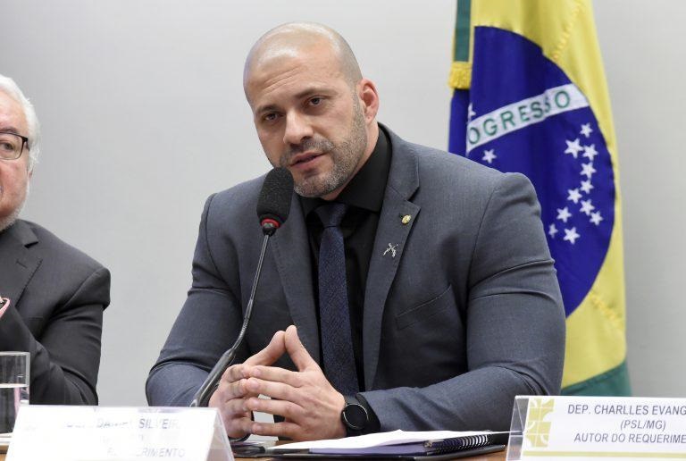 oquartopoder4's tweet image. A Polícia Federal (PF) vai ouvir nesta sexta-feira (26) o deputado federal Daniel Silveira (PSL-RJ) no inquérito sobre os dois telefones celulares apreendidos semana passada na sala onde ele estava preso.

bit.ly/37M6uvZ