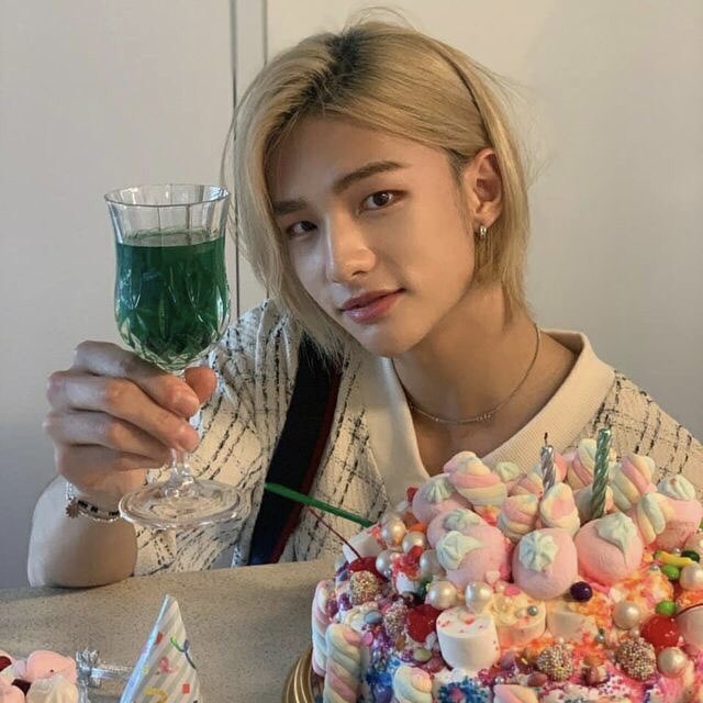 97BCH4NS's tweet photo. hyunjin brainrot i love him sm https://t.co/kZjoT5HwVH