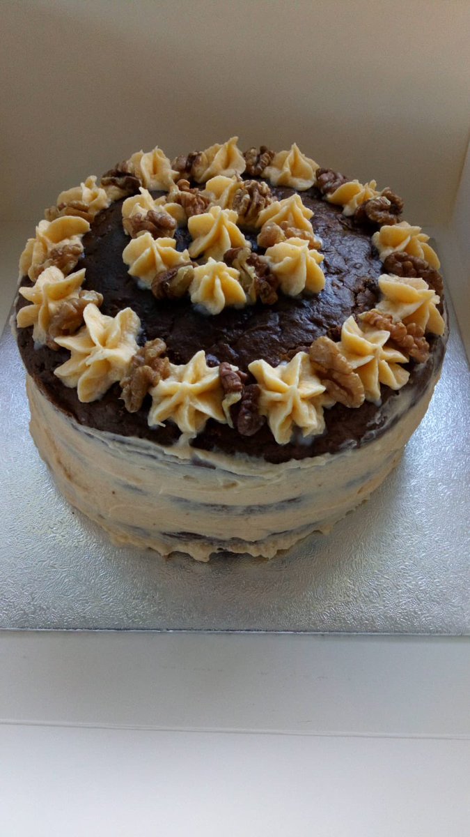 Vegan carrot cake available by the slice at the Deli on the Hill from the very talented Alex at VECupcakes. Pop along or call to reserve a slice or if you’re quick the whole cake. 01737826567 #fridaytreat #shoplocal #supportlocal #redhill #reigate