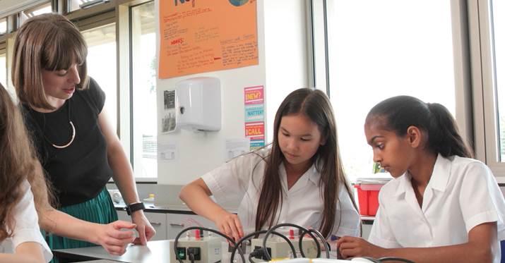 InclusivePhys's tweet photo. Trainee physics teachers. If you're planning to apply for #nqtjobs over the weekend, here are 9 schools looking for physics specialists with applications due within 2 weeks (3 close Mon!) https://t.co/tfeeJl6yLn
#teachingjobs #pgce #pgcescience #TraineeTeacher #TeachPhysics #itt https://t.co/wWz1cGAlqS