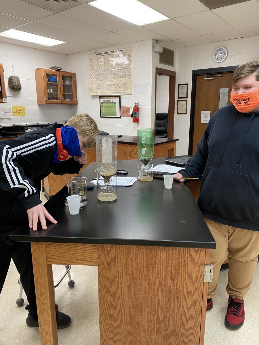 JWilkinsonBio's tweet photo. Earth Science students got a chance to get down and dirty- measuring porosity! #twolves7pridemhs https://t.co/KOCSLOXEfX