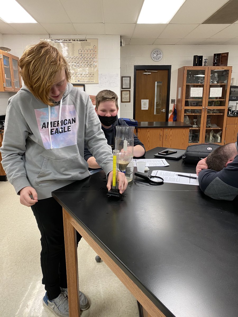 JWilkinsonBio's tweet photo. Earth Science students got a chance to get down and dirty- measuring porosity! #twolves7pridemhs https://t.co/KOCSLOXEfX