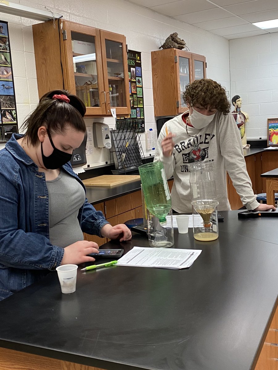 JWilkinsonBio's tweet photo. Earth Science students got a chance to get down and dirty- measuring porosity! #twolves7pridemhs https://t.co/KOCSLOXEfX