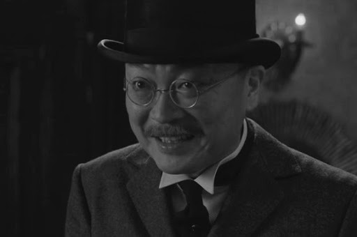 하하하하! 간만에 딸 같이 느껴지는구나, 야. 기래, 내래 욕을 하도 먹어가 장수할 거다. 아, 부부싸움만 칼로 물 베기인 줄 아네? 어디 네 마음대로 발버둥 쳐보라. 그 피라는 거이 어디 아이 가는 법이다. 네 몸뚱아리 안에··· 이 이완익이 피가 흐른다, 이 말이.
