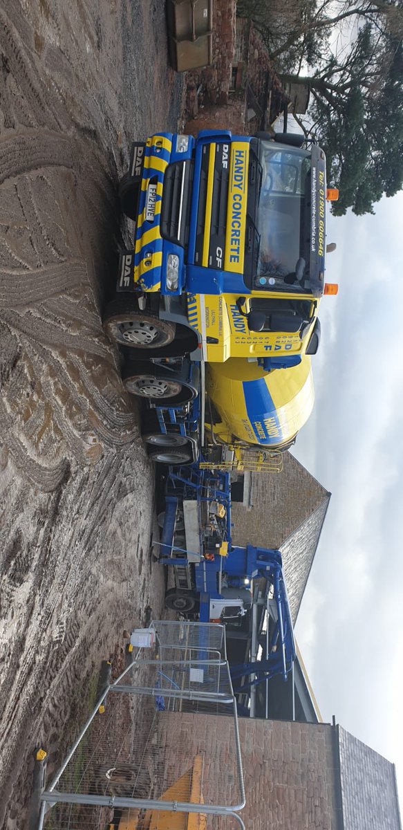 HandyConcrete's tweet photo. A great pump job with Alto guys, showing them the Best Stuff. Opposition popped in to have a look, hopefully they will have seen how it should be done! Quality and Service second to none. #teamhandy #number1 #daf #concrete #construction #Cumbria https://t.co/kdH5TtTFdv