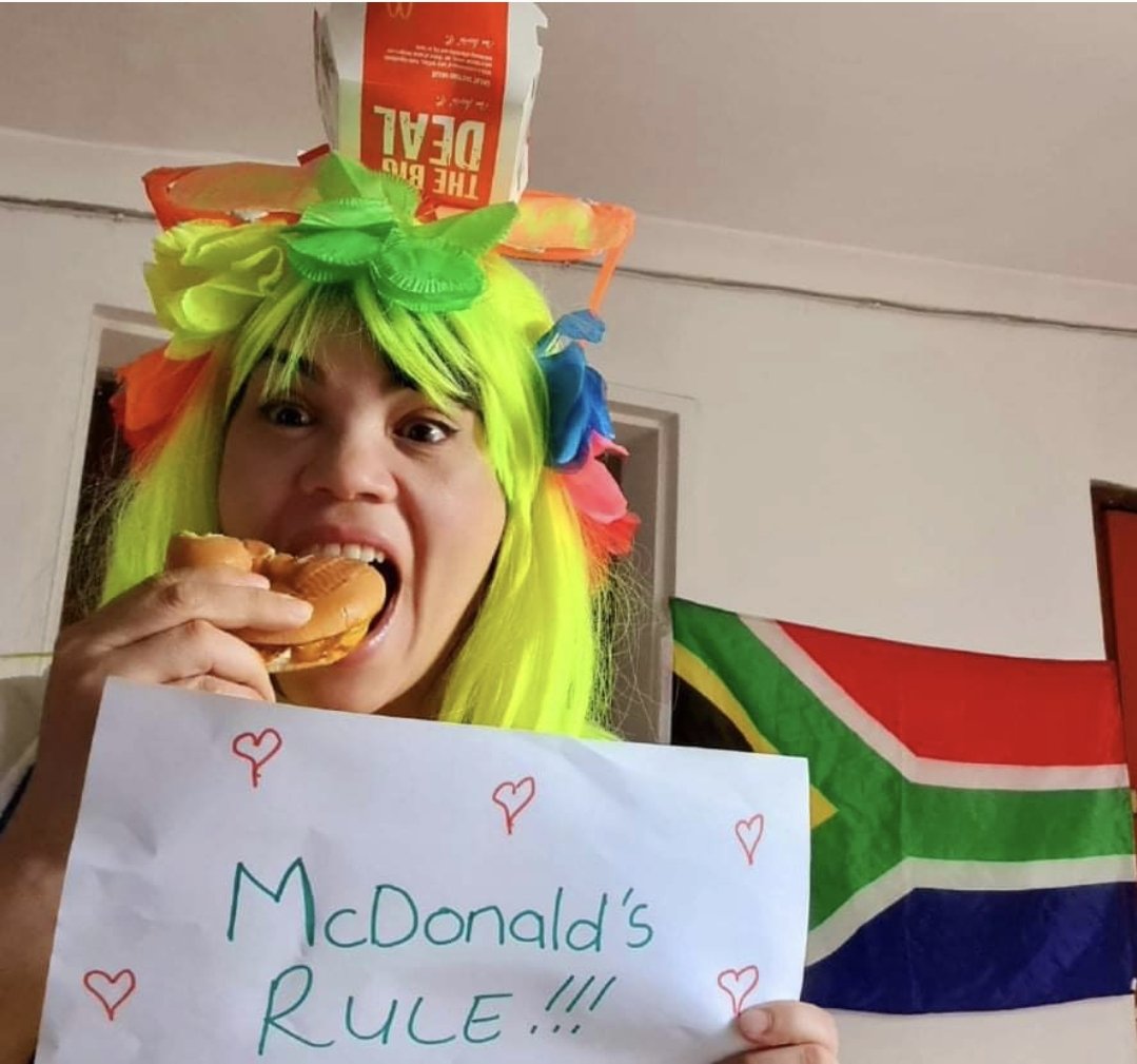 __ChantelAugust's tweet photo. @McDonalds_SA #TeamChilli FOR THE WIN its bursting with delicious flavor and kick that makes my taste buds dance with joy @McDonalds_SA
#McDeezNazoMeals 😍😍🍔🍟 https://t.co/YO7SAsTK2B