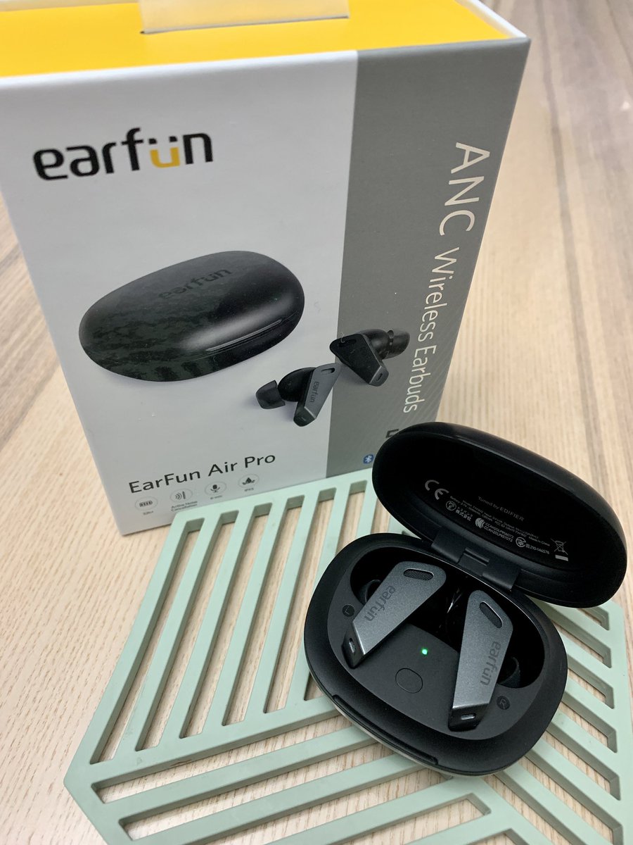 pvsufask's tweet photo. ได้รับของรางวัลจากกิจกรรมแจกหูฟังไร้สาย Earfun Air Pro จาก @Kuhugeek แล้ว(🎉🥳🎊)จริงๆได้ตั้งแต่เมื่อวาน ลองฟังเสียงแล้ว เสียงดีมากชอบเสียงเครื่องดนตรีในเพลงสุดๆ แบตอึดมากๆๆๆๆๆๆๆ ปล.ขอให้มีกิจกรรมดีๆแบบนี้อีกเรื่อยๆนะครับ😂 https://t.co/nh05fgoKAU