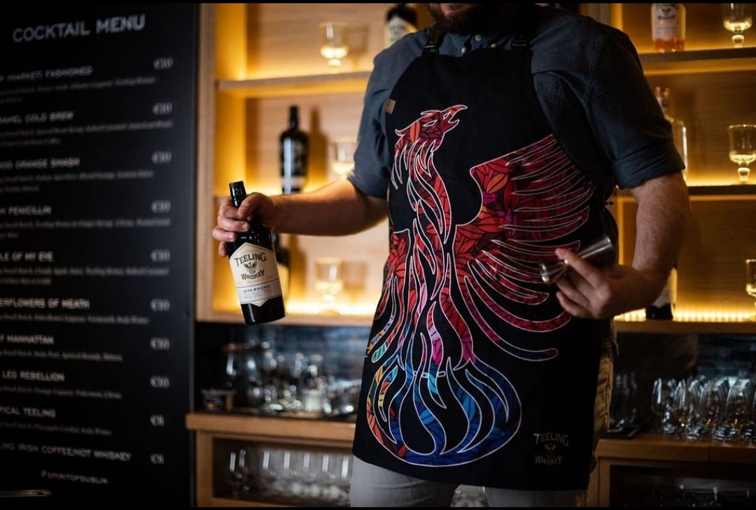ChrisHayesTWC's tweet photo. *CRAFTED TO CREATE*
Big news! The @teeling_whiskey Crafted to Create is going virtual in Switzerland this March! More details to follow on Monday.
#craftedtocreate #dublinreborn #irishwhiskey #teelingwhiskey #mixologist #whiskeytastings #whiskeymasterclass #whiskeycocktails https://t.co/9u1v2x516u