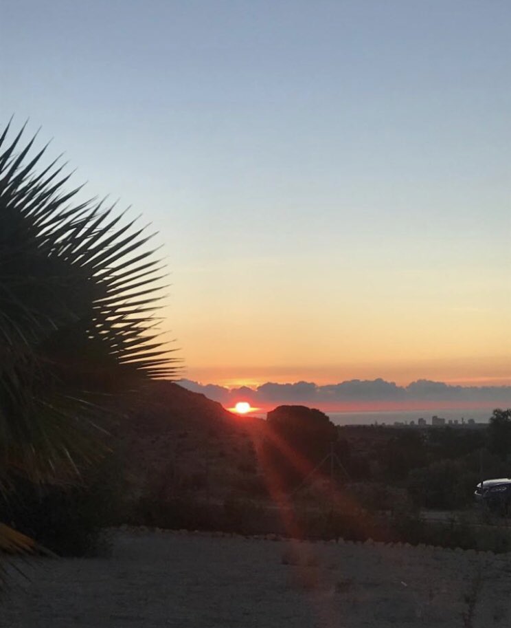 BeckyState's tweet photo. Stunning sunrise in Alicante #sunrise #alicante #spain https://t.co/RO4JMtFX6F