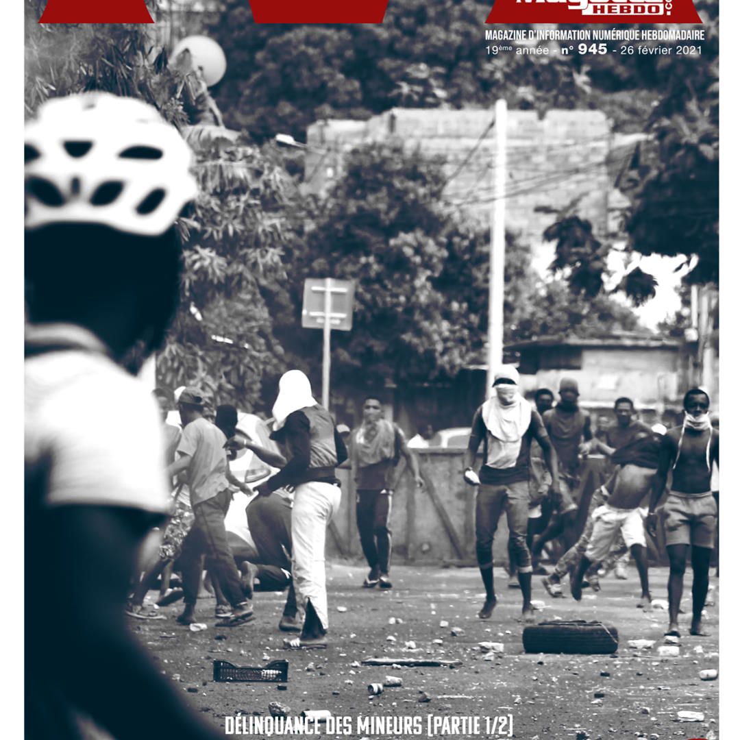 1/2 Votre nouveau numéro de Mayotte Hebdo consacré à la délinquance des mineurs est en ligne ! Un mois après les macabres événements de Petite-Terre où trois personnes, dont deux mineurs, ont été assassinées, le traumatisme reste encore vivace.