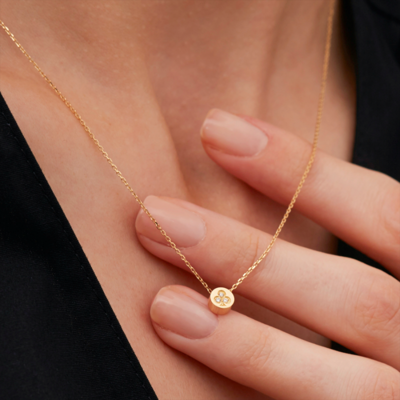 Ruifier's tweet photo. Delicate details β¨ Rich gold tones and intricate motifs paved with diamonds craft the Modern Words Fine collection. #RUIFIER