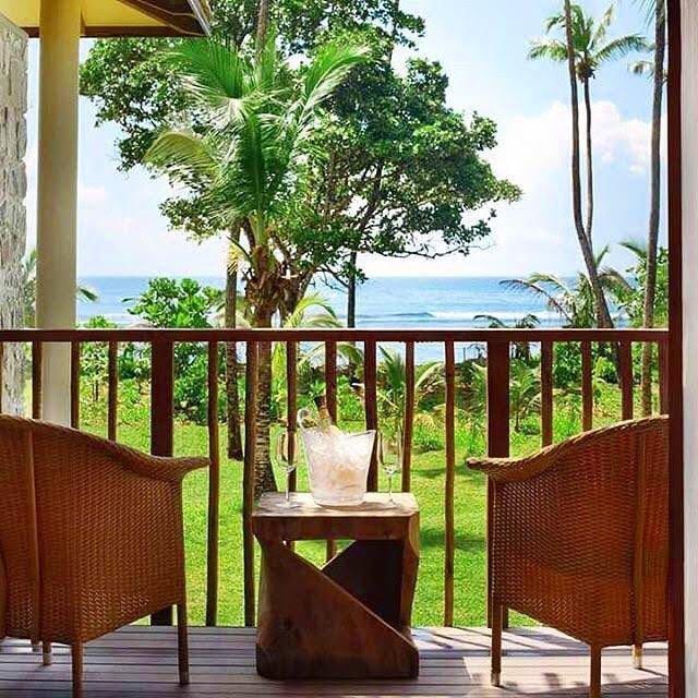 Cheers to the weekend @kempinski_seychelles 🥂

#kempinski #baielazare #weekend #cheers #friday #weekendvibes #view #nature