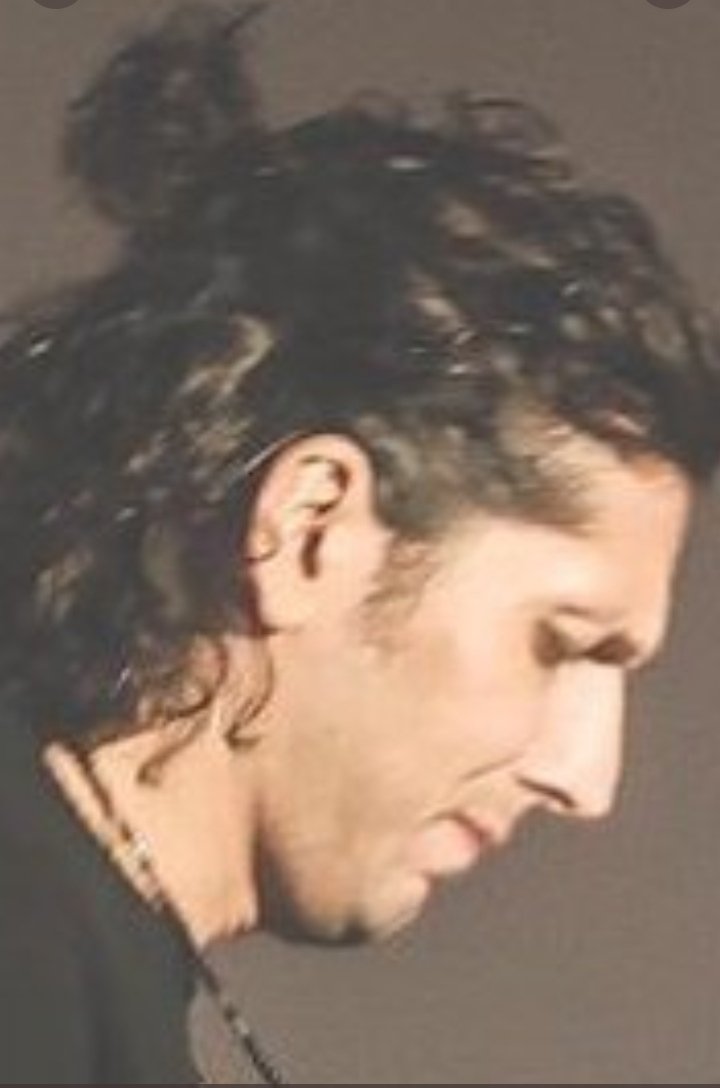 Antonel64009143's tweet photo. #ermalmeta dove dobbiamo firmare x vederti col codino anche a Sanremo ?
#malabellezza😩 https://t.co/xpfBgfXj4L