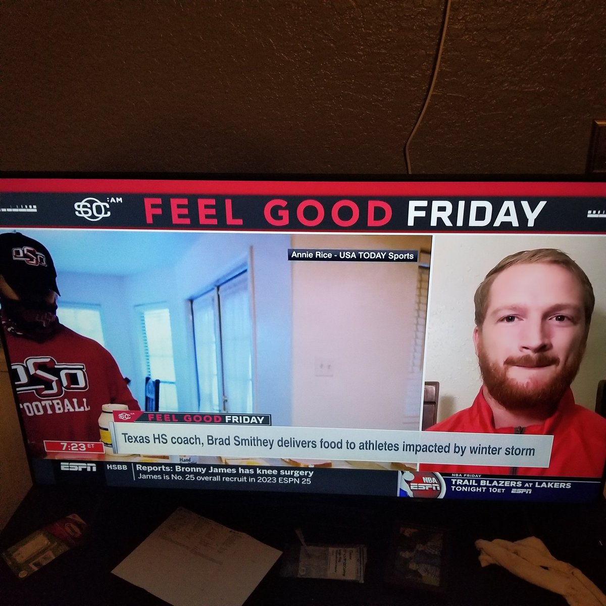 Travpitt67's tweet photo. Was getting ready to leave the house then I saw my former coworkers/lip sync champion partner @CoachBSmithey on @espn this morning! 
Serve Each Other Love Each Other. https://t.co/DhkY9GZrQq