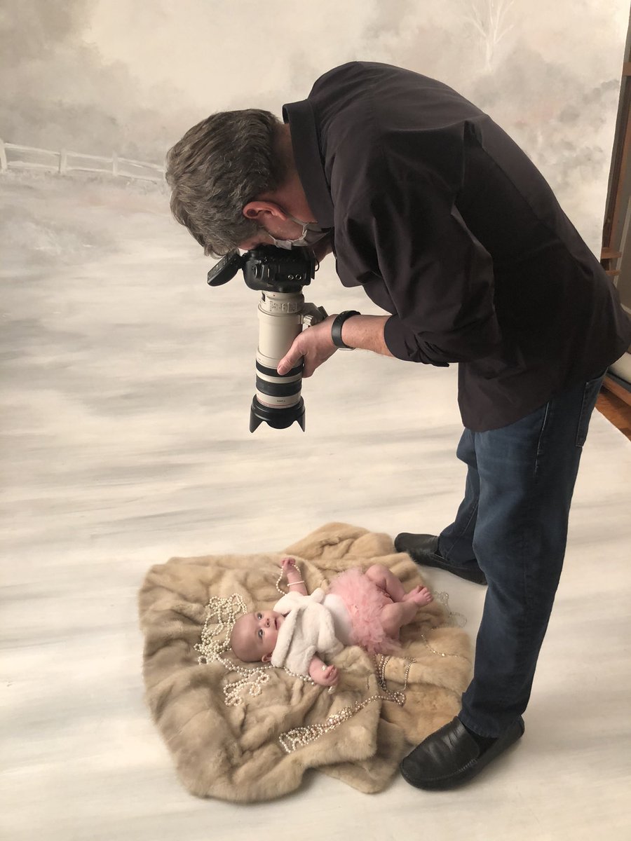 So much fun having this sweet girl in for her 3 month milestone session recently.  She came with her family for generation portraits and brought vintage jewelry and items to honor her late great grandmother 🎀

#hfportraits #artforyourlife #milestoneportraits #babyportraits