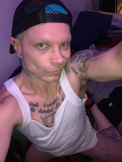 #CAM4 I'm live on https://t.co/hVj3qh5rje https://t.co/uzqq5T9GQw