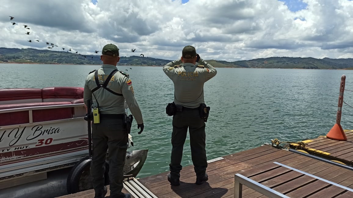 Senalalaire's tweet photo. Realizamos vigilancia, control y sensibilización a quienes hacen uso del embalse #CalimaDarien, con recomendaciones para una adecuada utilización de los escenarios naturales. @ProteccionPonal https://t.co/I6qcmD88g7