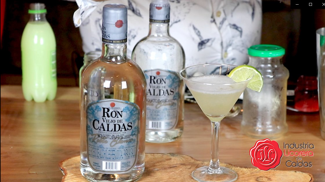 LicoreraCaldas's tweet photo. Con el #RonViejodeCaldas #RobleBlanco puedes disfrutar de uno de los cócteles más reconocidos en el mundo: el #Daiquiri. Sigue las indicaciones de nuestro sommelier @HectorVinoservi y prepáralo con implementos que tengas en tu casa. #cocktails
Haz clic en https://t.co/ORXA9LuDAk https://t.co/qrgeVY4bDP
