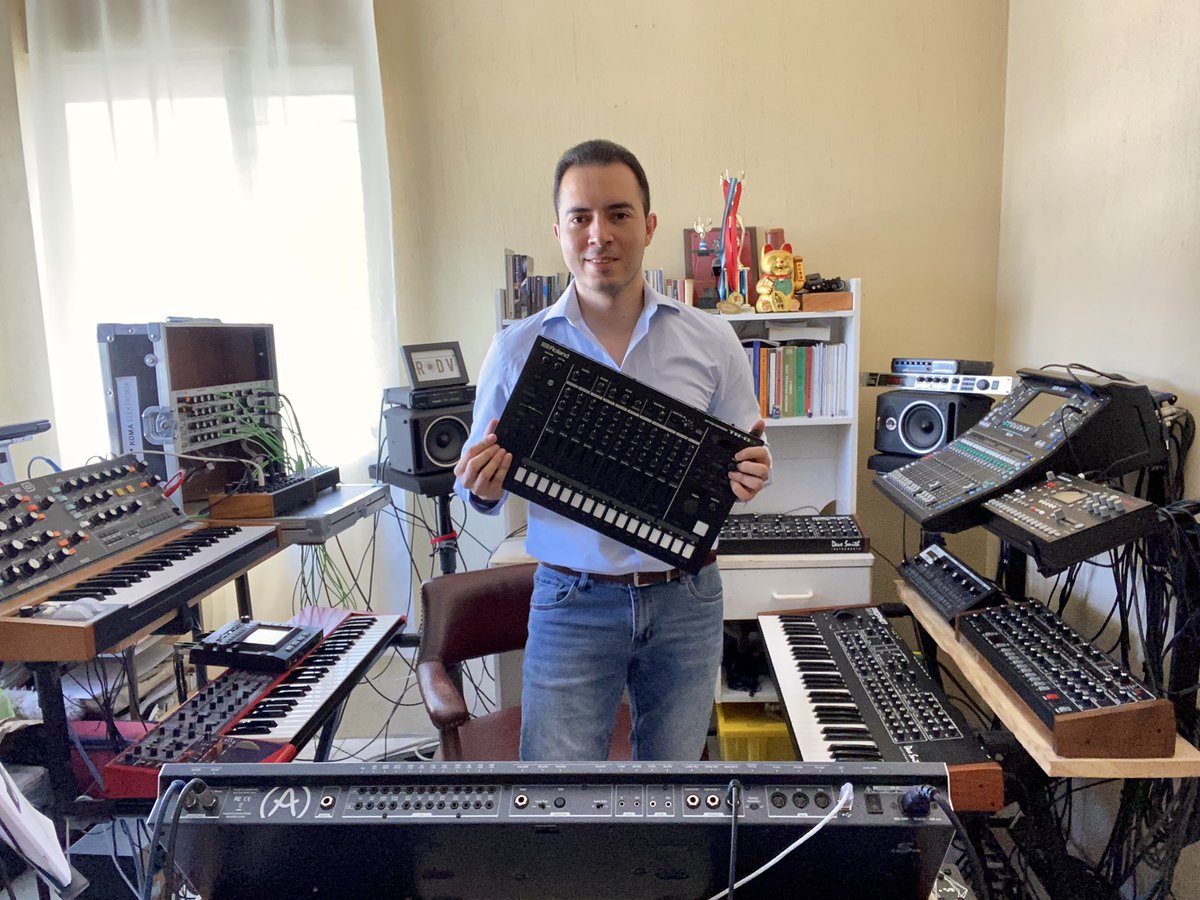 rodsamayoa's tweet photo. Bienvenido al estudio Roland TR-8S! 🎛🚀#trs8 #roland #rodv https://t.co/cyaWkunLWK