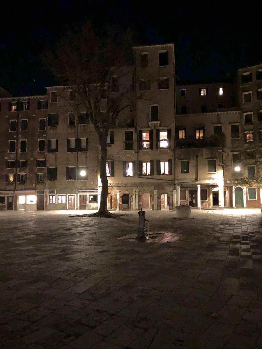 DA3VI_SAN's tweet photo. Buonasera #CampodelGhettoNovo #Venezia #lamiacittà #Venice #Italy https://t.co/37Lbf4eapT
