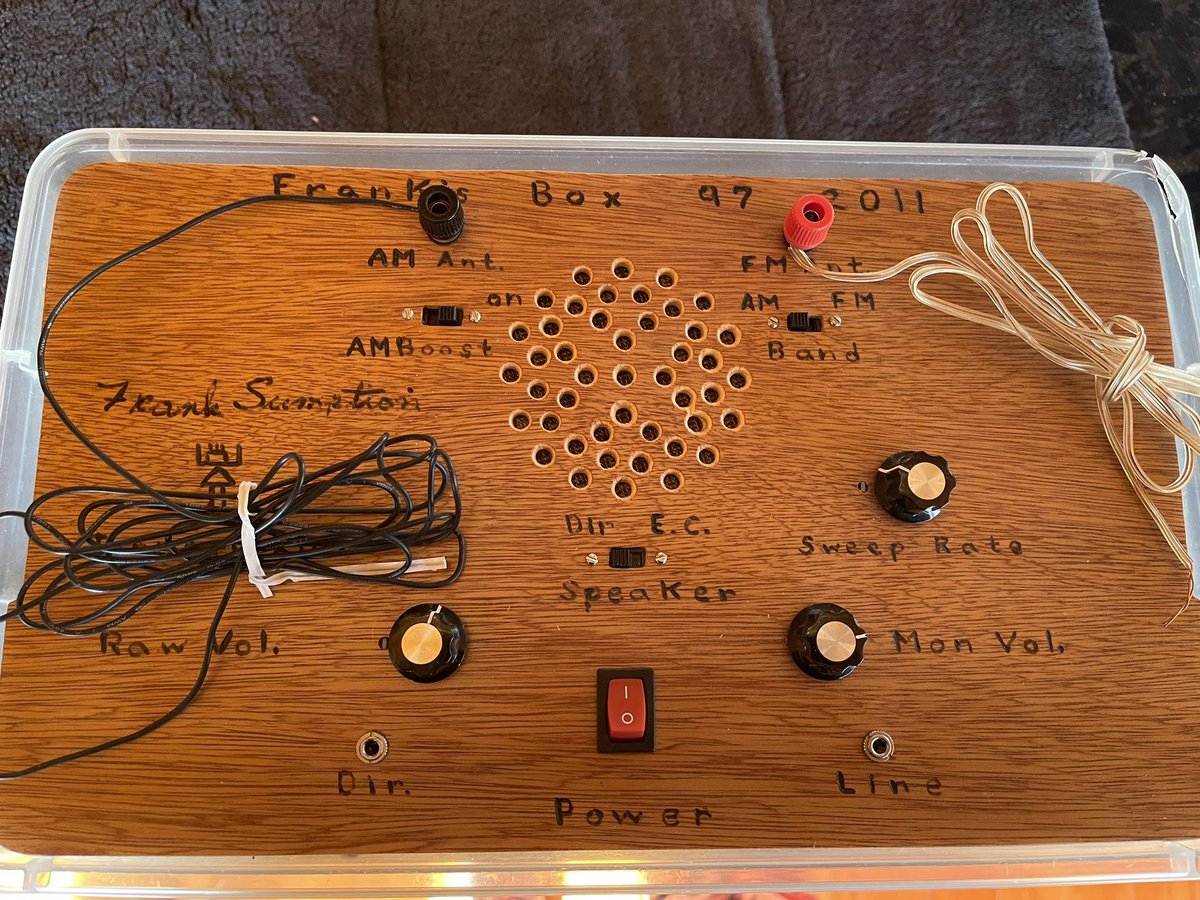 BearfortParanor's tweet photo. Repairing a rare Frank Sumption Box No. 97.  Interesting piece of equipment. You can see the crystals that are attached to the circuitry. Hopefully it will operate once done😎 https://t.co/6UYrRtIKdz