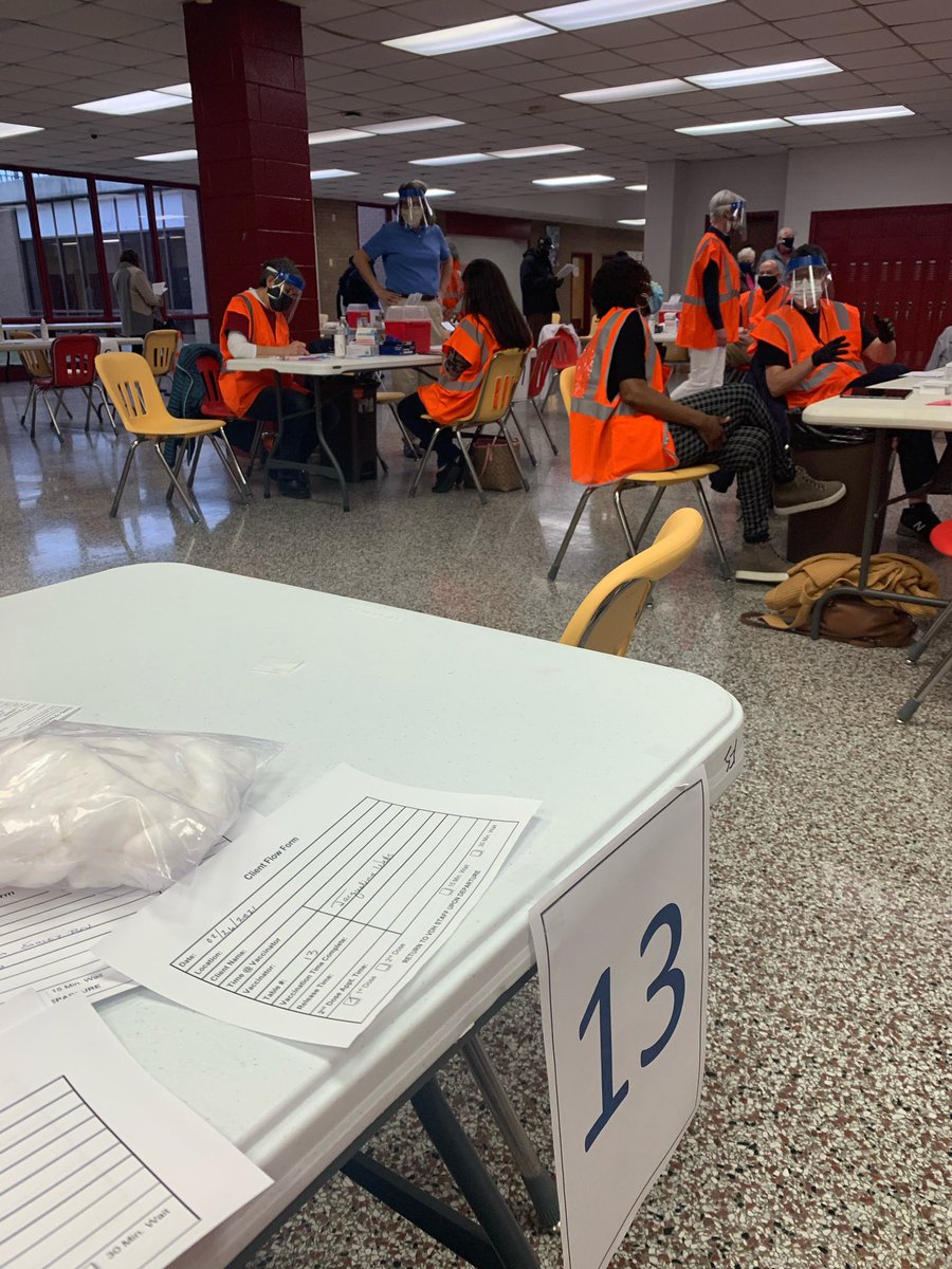 bg_alphas's tweet photo. This morning, President Malik Rush volunteered at Petersburg High School with distributing COVID-19 vaccines to the community. https://t.co/ArT8EpzNvK