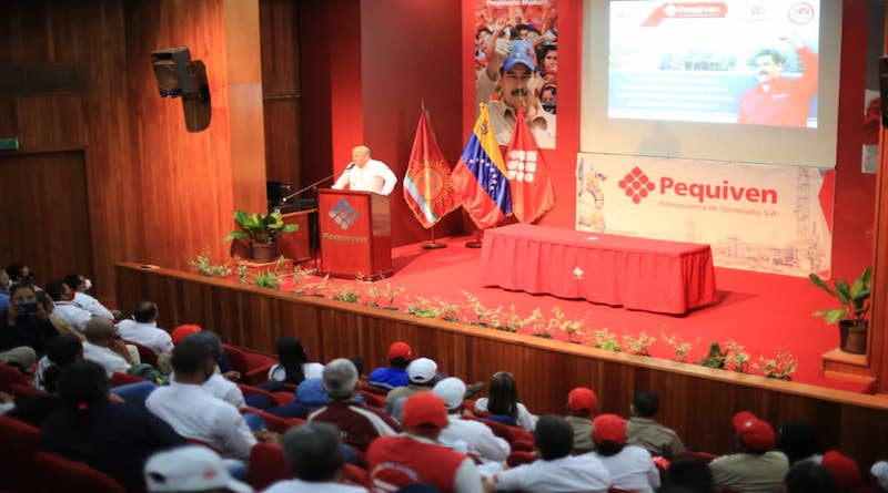 Pequiven juramenta a voceros del Estado Mayor Local de los Consejos Productivos de Trabajadores Petroquímicos #ElEsequiboEsDeVenezuela vtv.gob.ve/pequiven-juram…