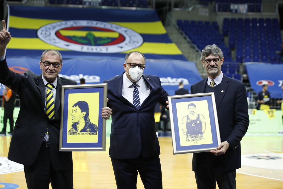 Çubuklu Formaya yıllar boyunca başarıyla hizmet eden, isimleri Fenerbahçe basketboluyla özdeşleşmiş Necdet Ronabar 'Baba Necdet' ve Can Sonat; her şey için teşekkürler! 
#YellowLegacy